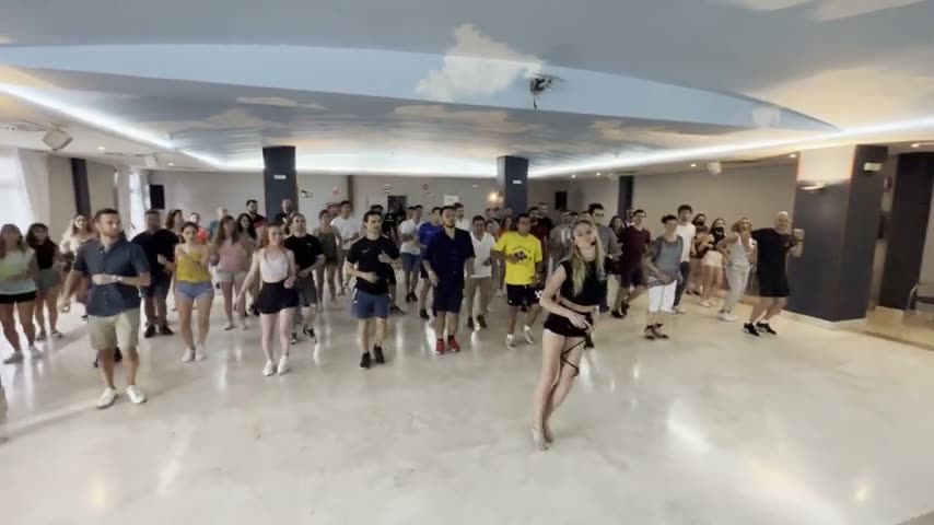 Play video from a group class