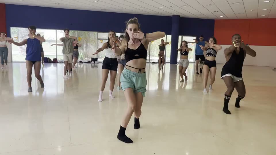 Play video from a group class