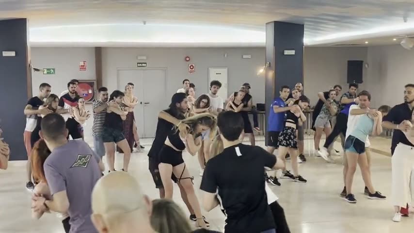 Play video from a group class